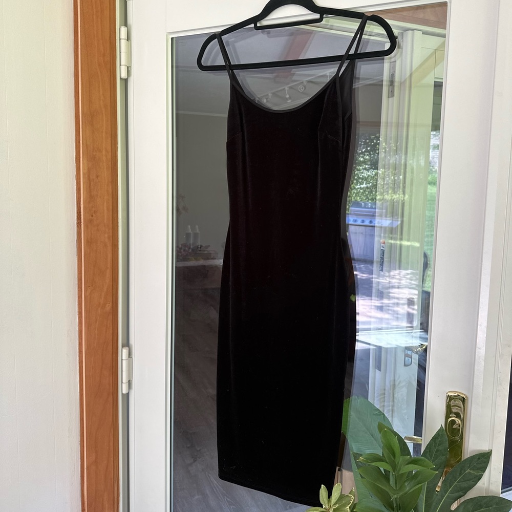 Black, velvet midi dress.